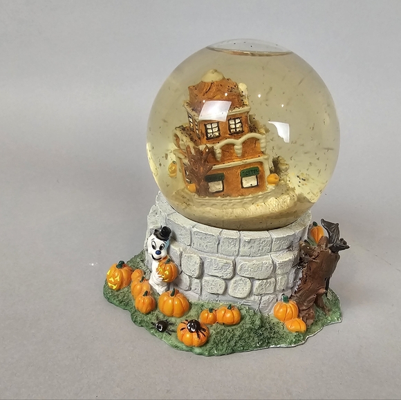 Vintage Starbucks Coffee - Casper The Friendly Ghost Halloween Snowglobe - Picture 2 of 6